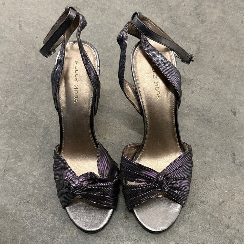 Pelle Moda Women's Metallic Purple Heels